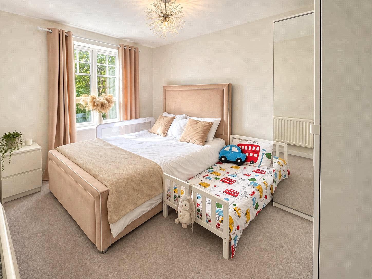 2 bedroom property for sale in London | Robinson Jackson