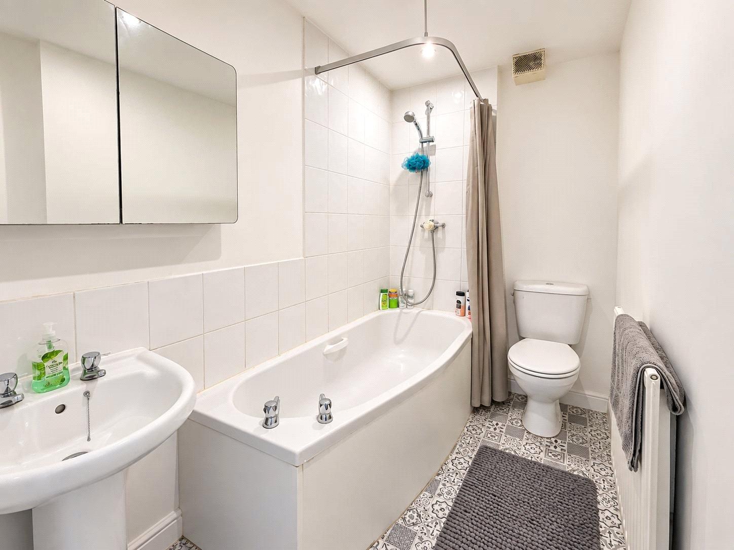 2 bedroom property for sale in London | Robinson Jackson