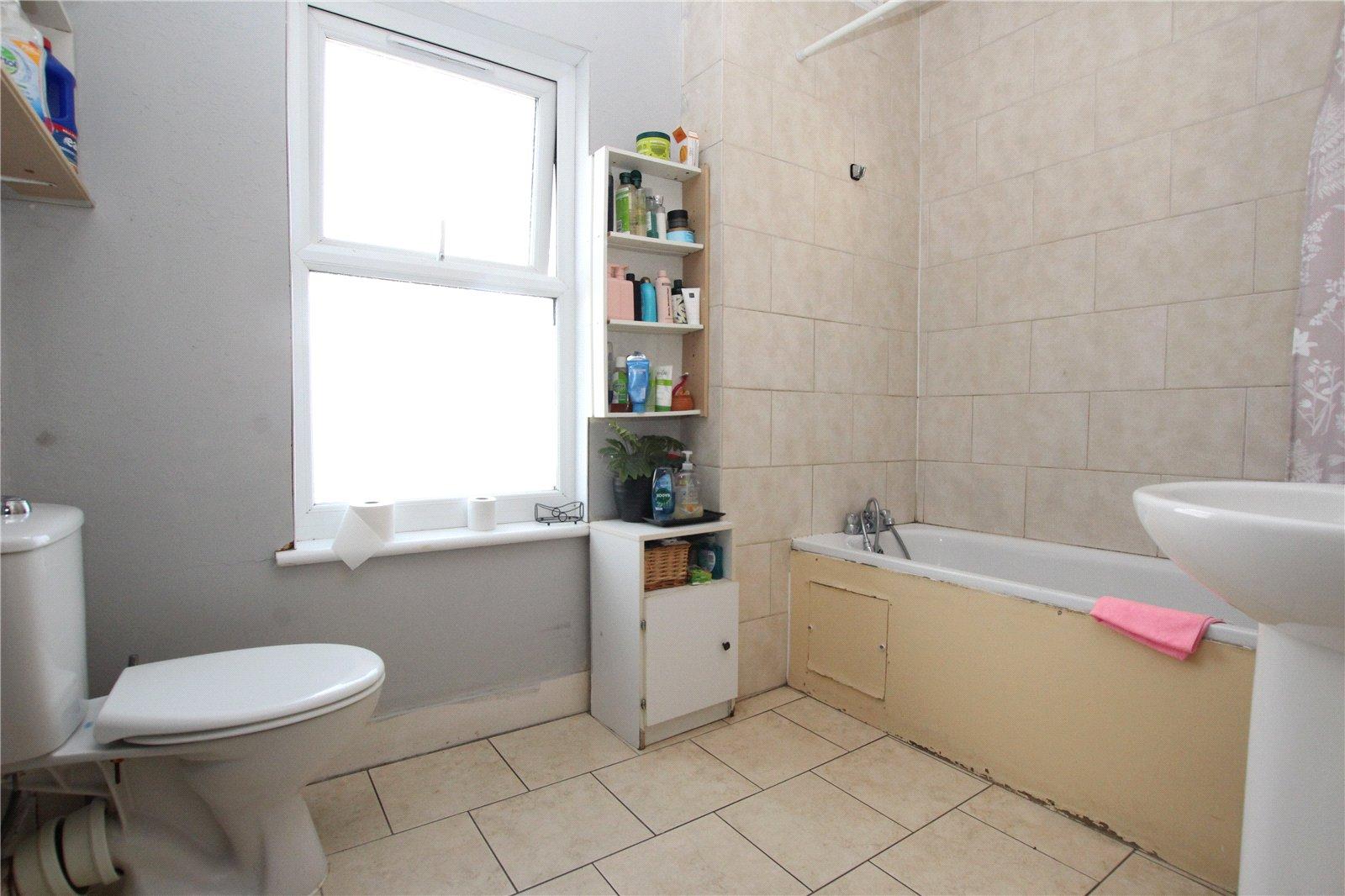 3 bedroom house for sale in London | Robinson Jackson