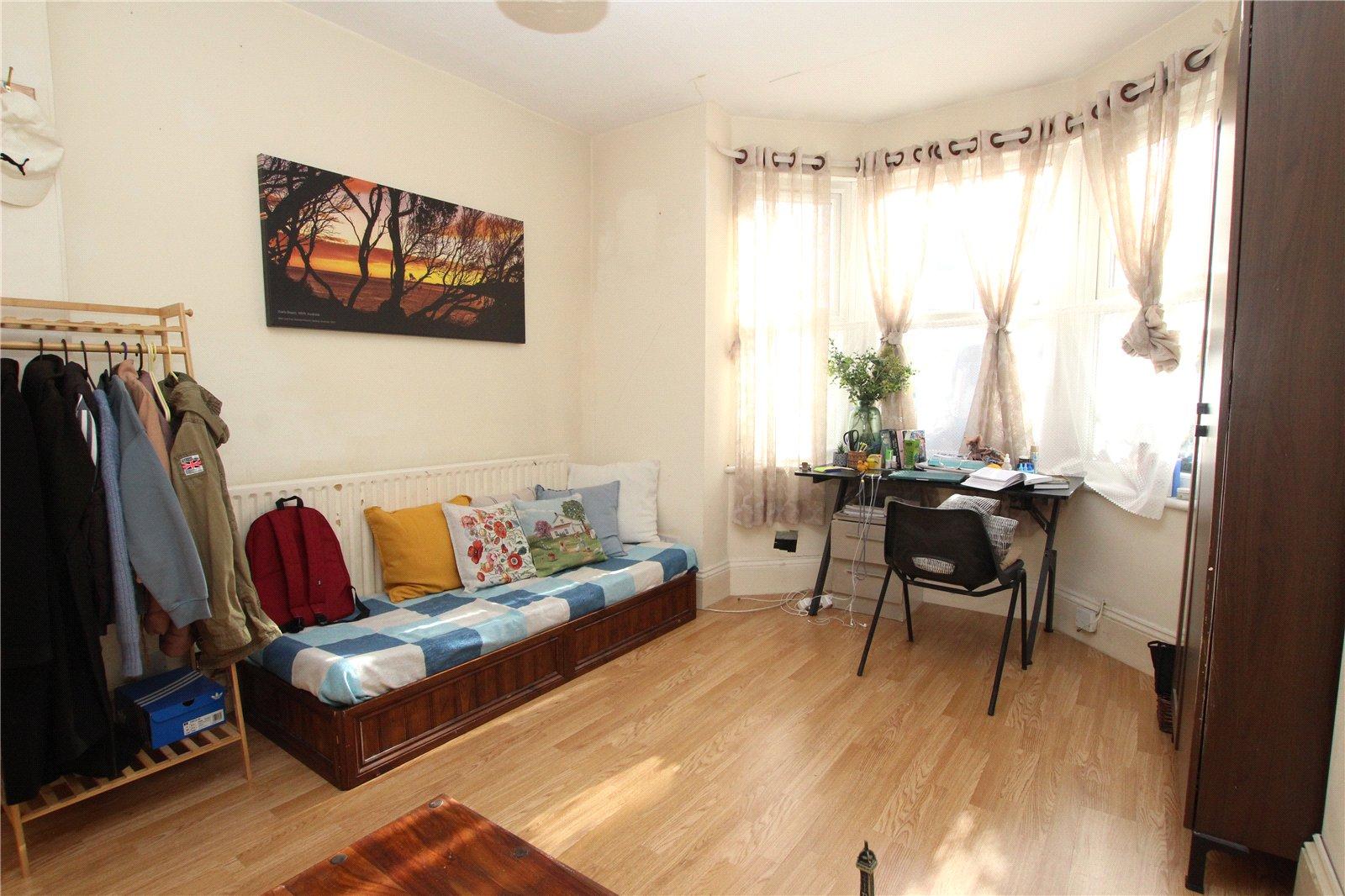 3 bedroom house for sale in London | Robinson Jackson