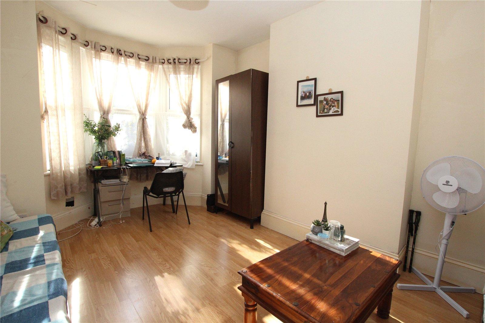 3 bedroom house for sale in London | Robinson Jackson