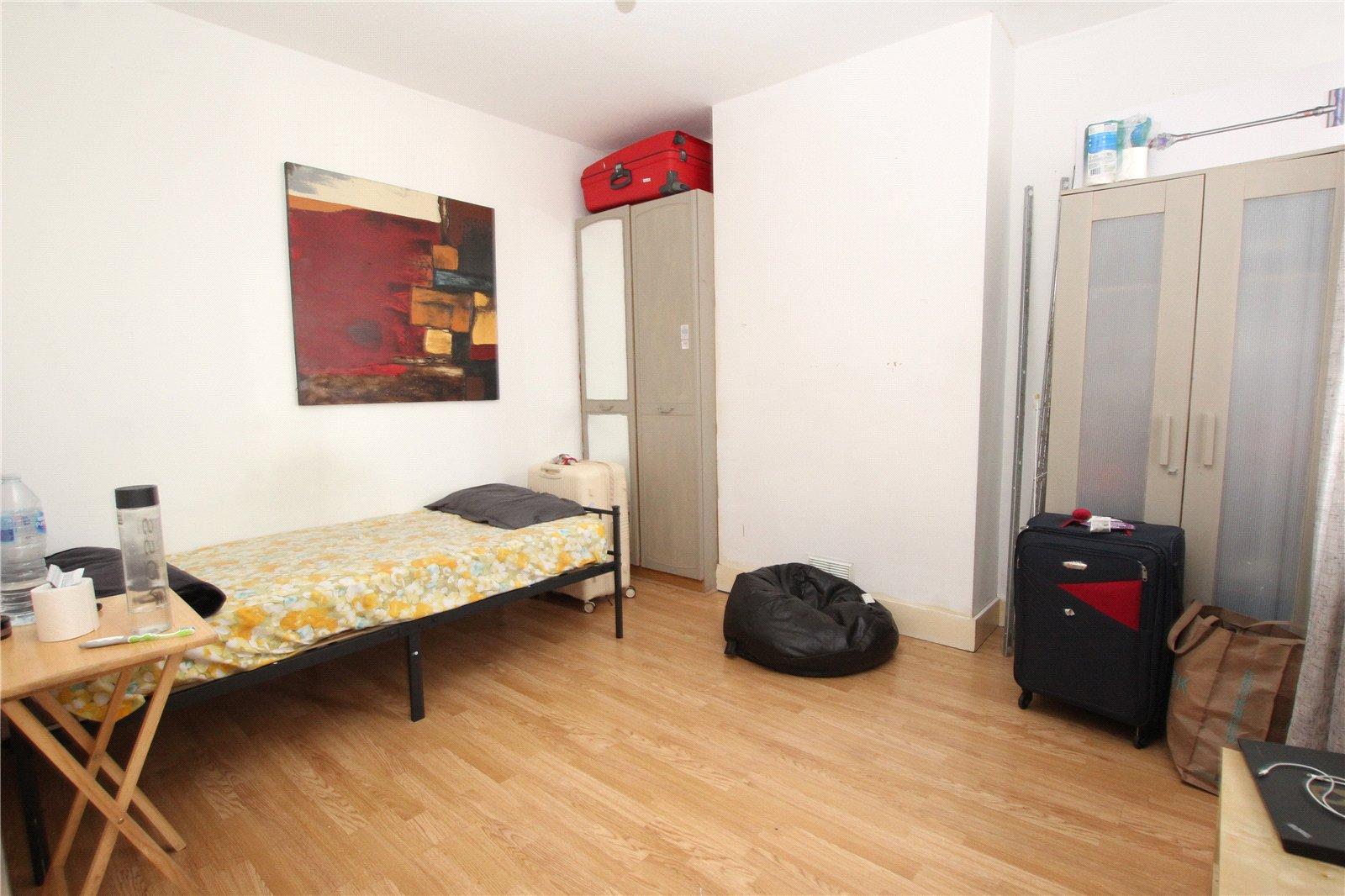 3 bedroom house for sale in London | Robinson Jackson