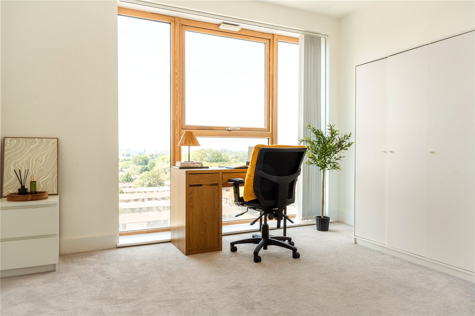 2 bedroom property to rent in London | 