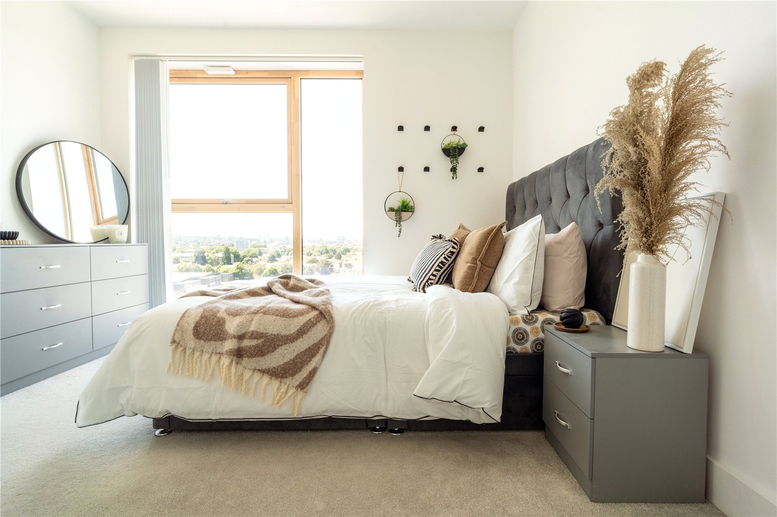 2 bedroom property to rent in London | 