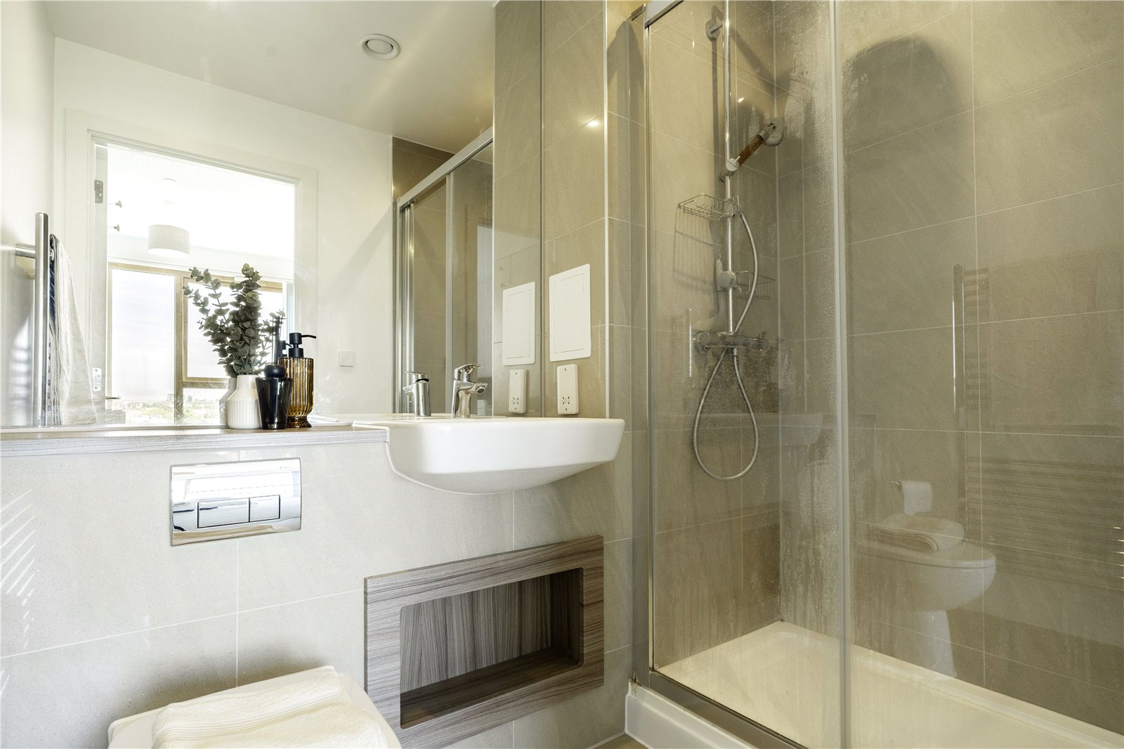 2 bedroom property to rent in London | 