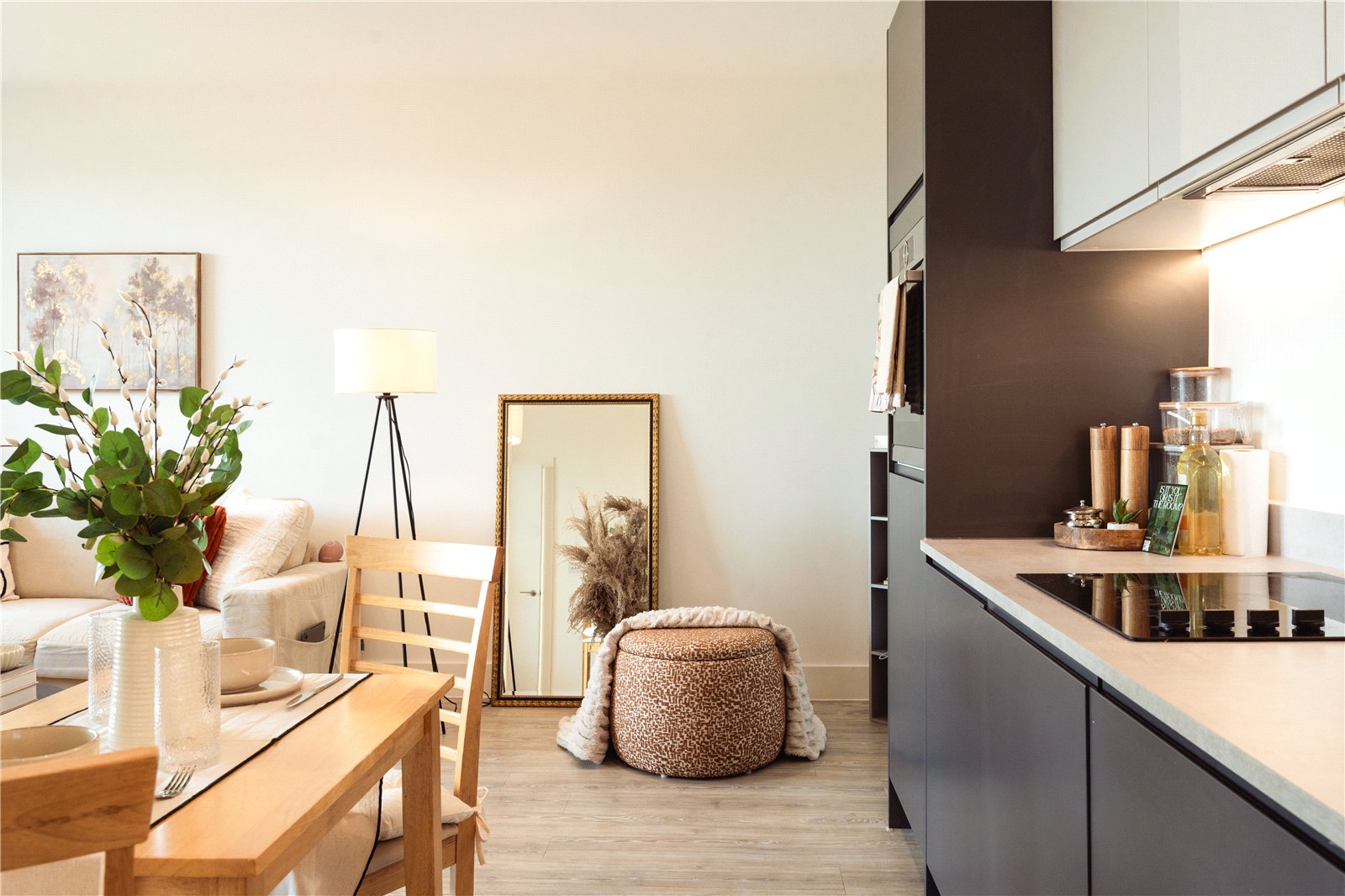 2 bedroom property to rent in London | 