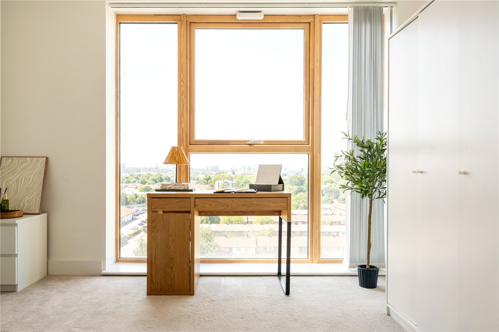 2 bedroom property to rent in London | 