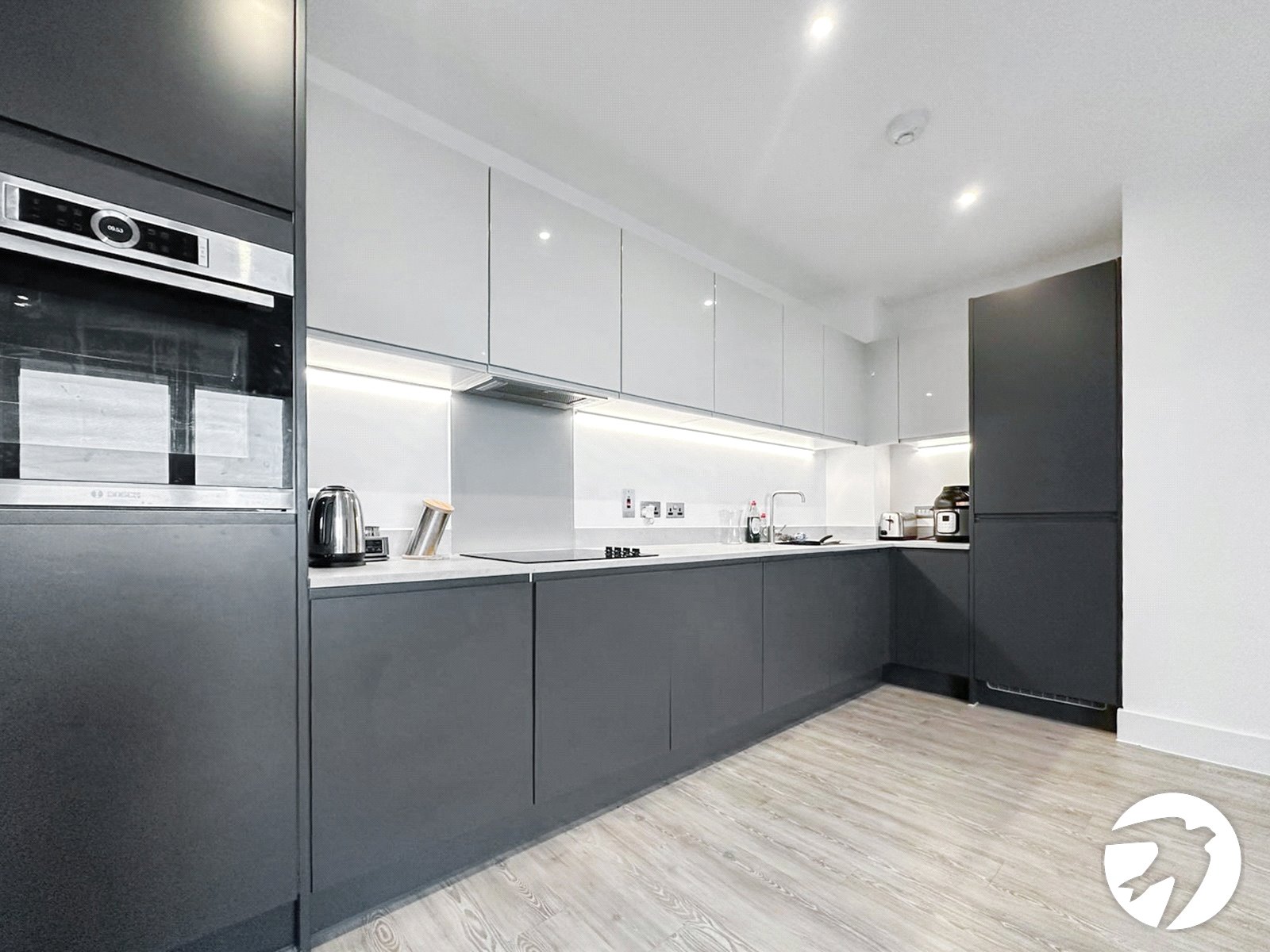 2 bedroom property to rent in London | 