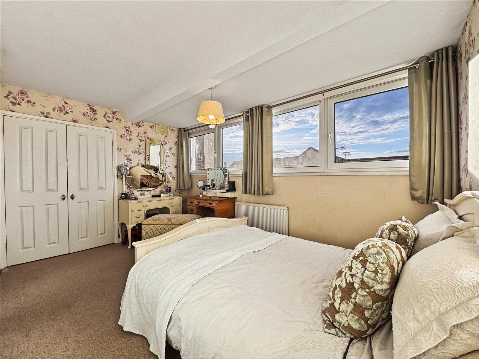 4 bedroom property for sale in Newington | Robinson Michael & Jackson