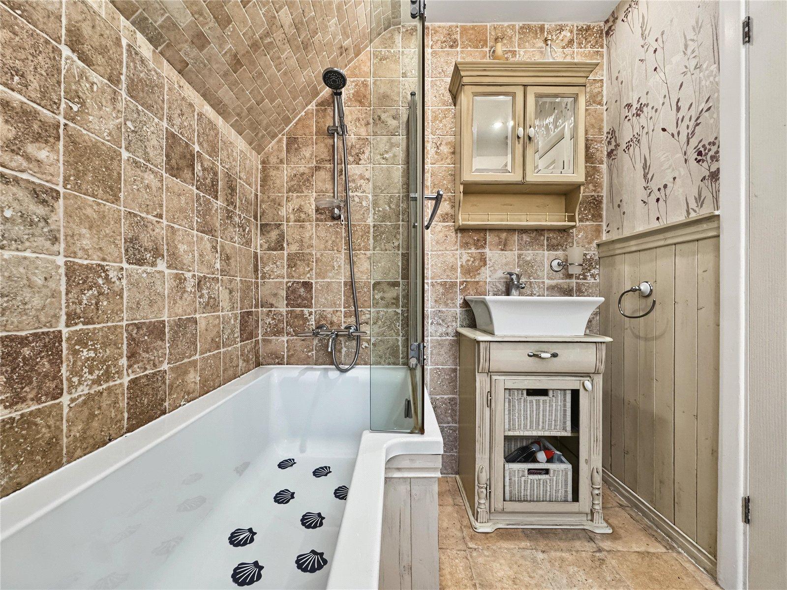 4 bedroom property for sale in Newington | Robinson Michael & Jackson