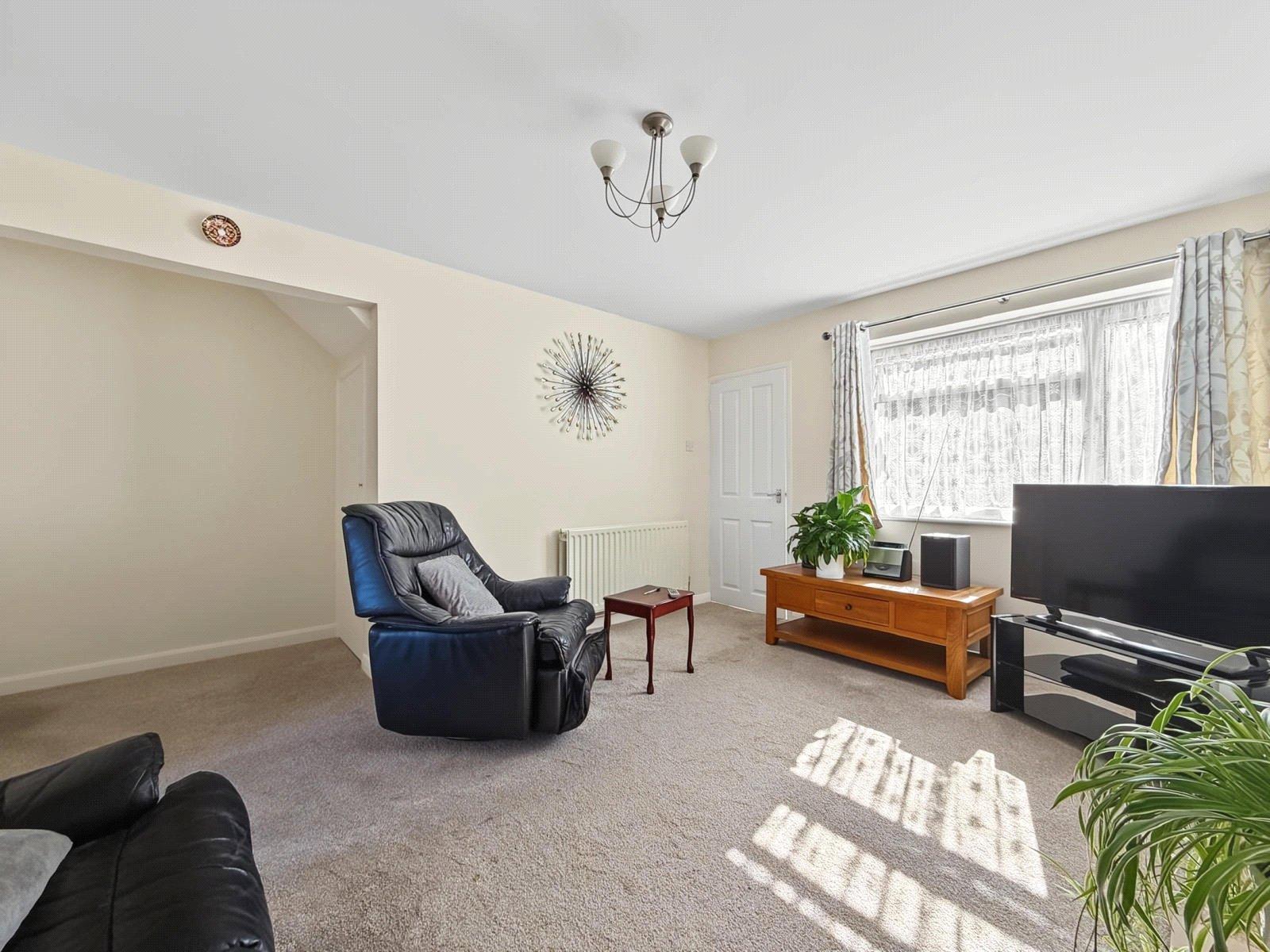 2 bedroom property for sale in Rainham | Robinson Michael & Jackson
