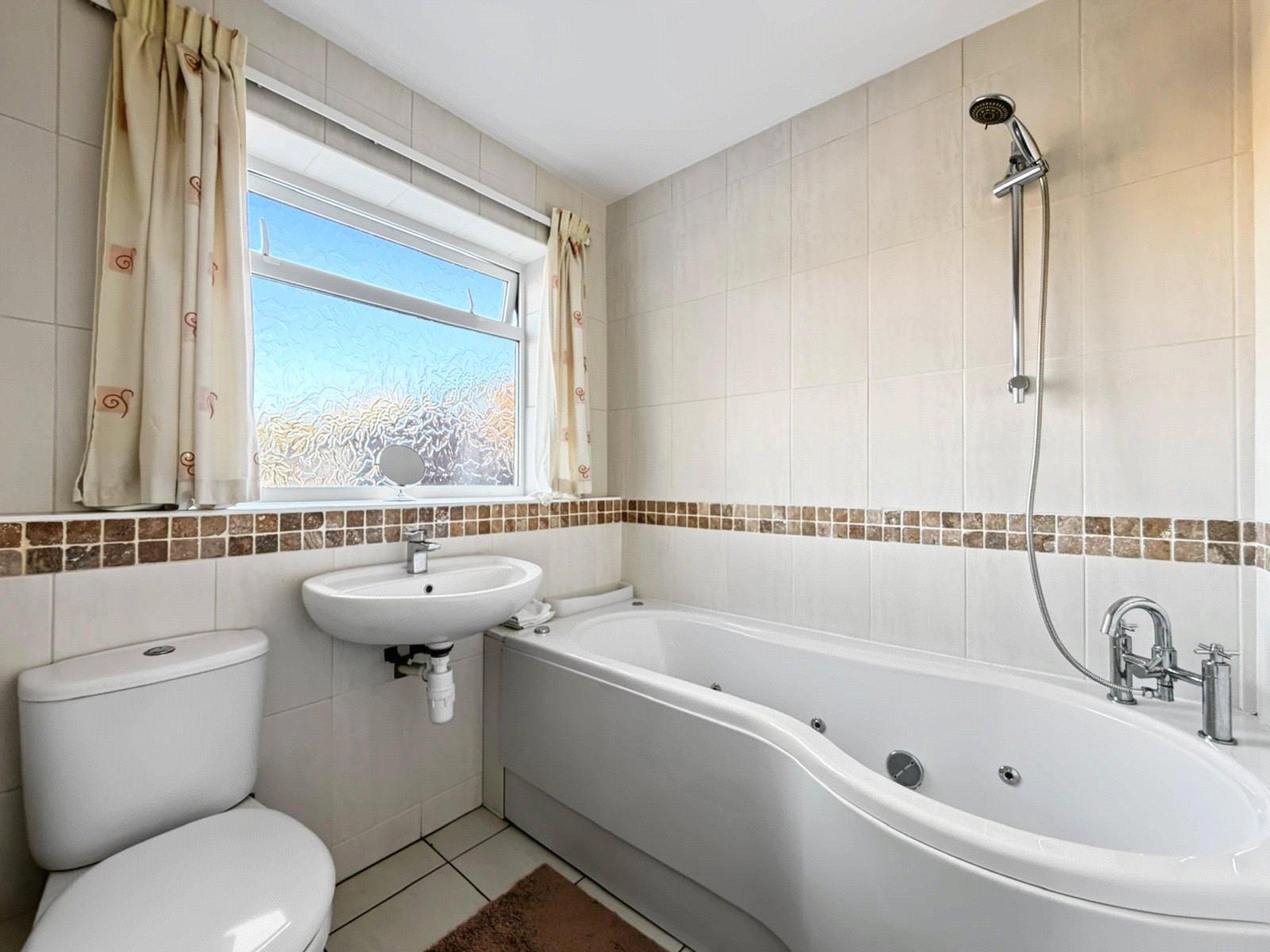2 bedroom property for sale in Rainham | Robinson Michael & Jackson