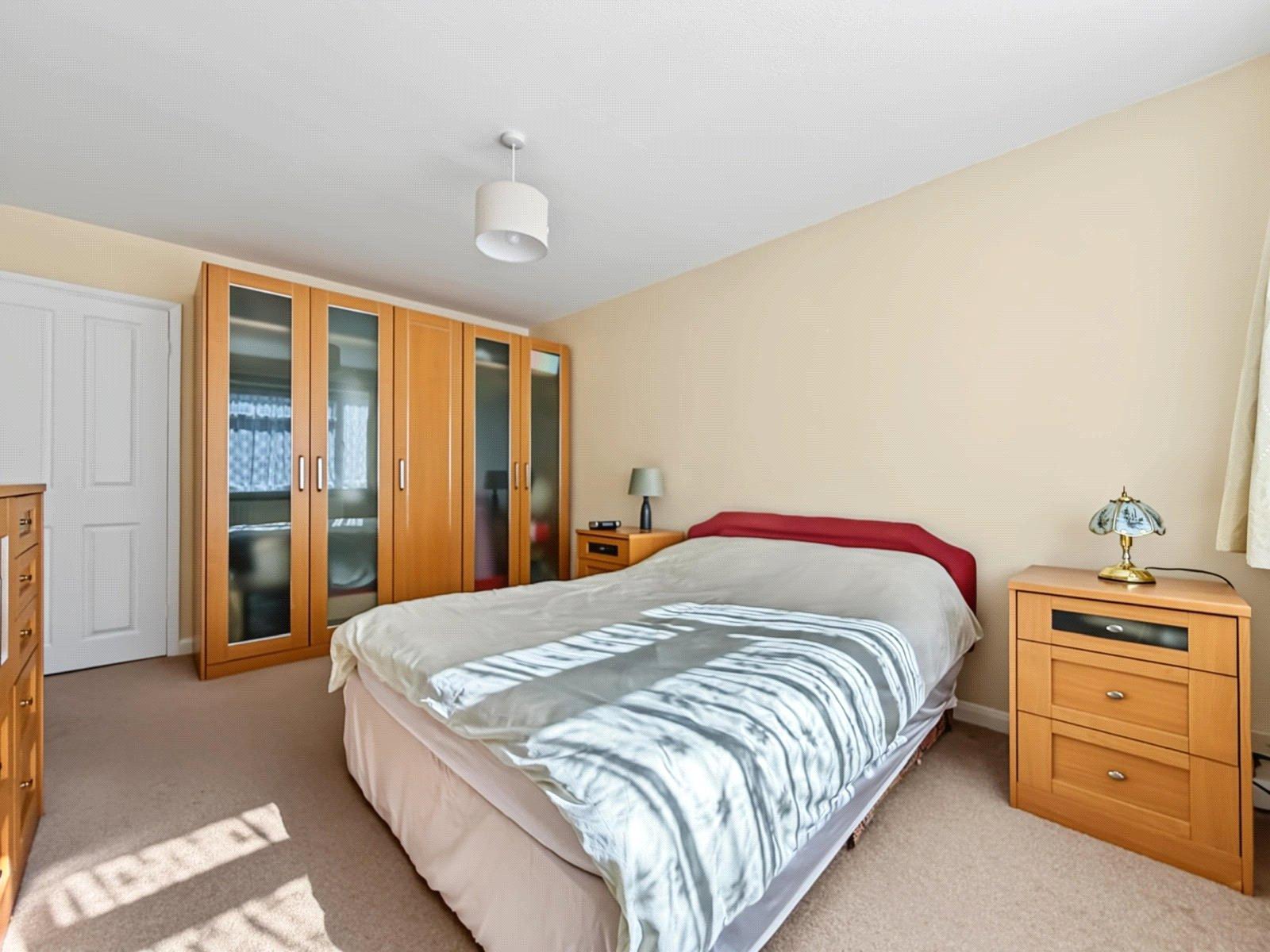 2 bedroom property for sale in Rainham | Robinson Michael & Jackson