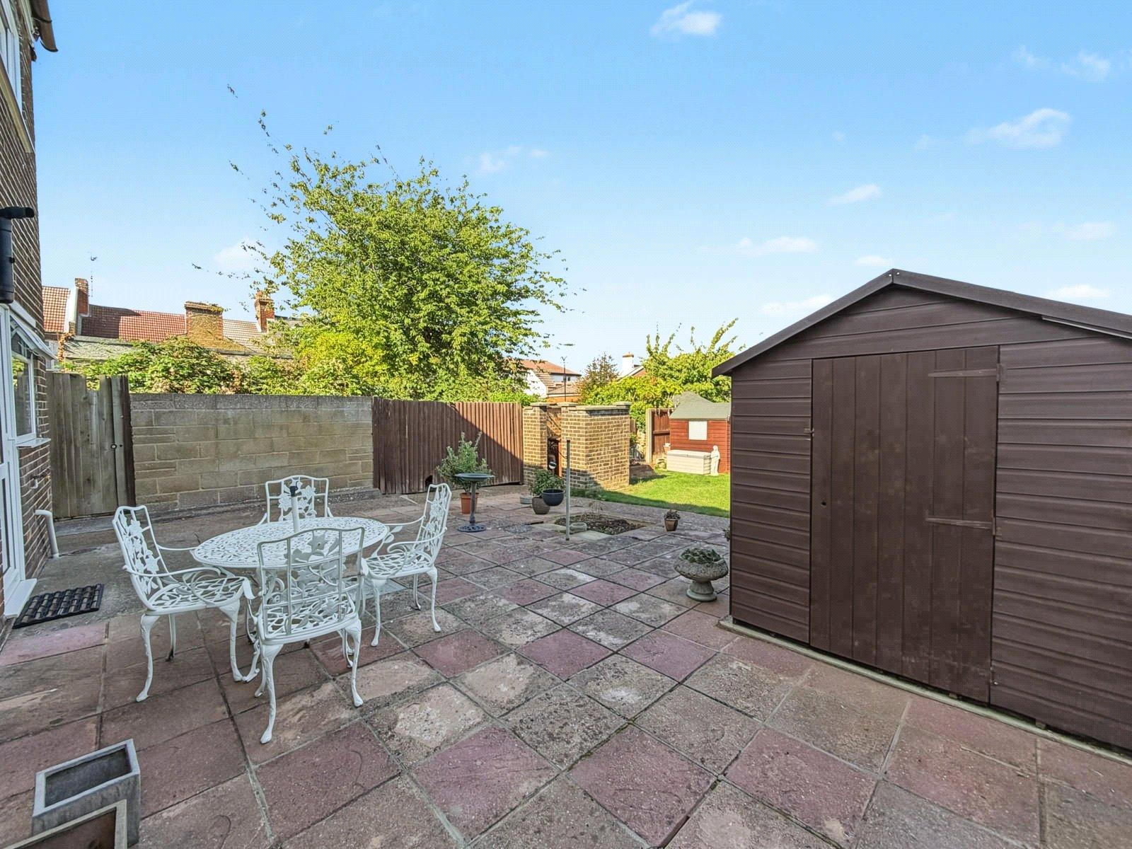 2 bedroom property for sale in Rainham | Robinson Michael & Jackson