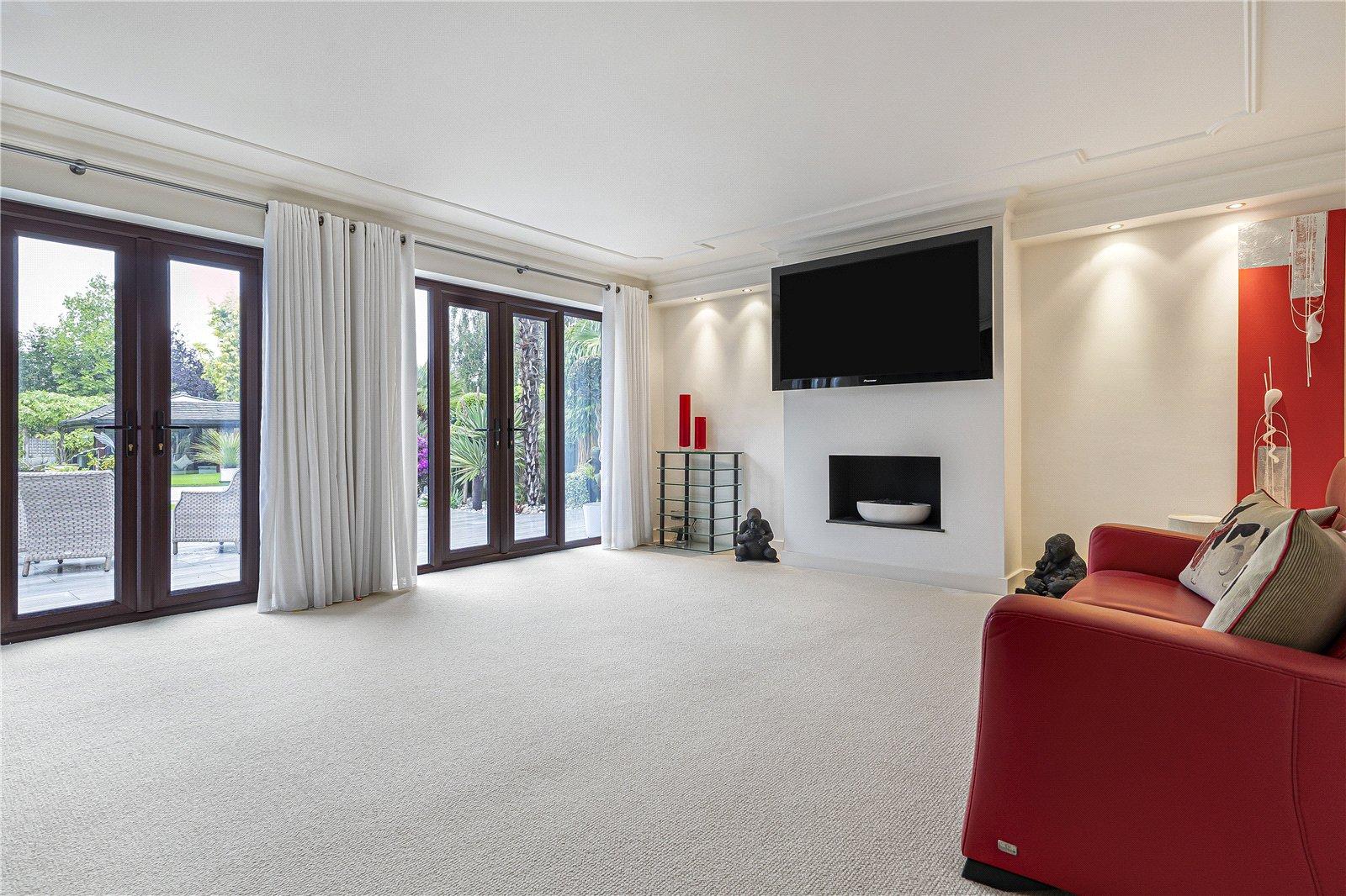 4 bedroom bungalow for sale in Rainham | Robinson Michael & Jackson