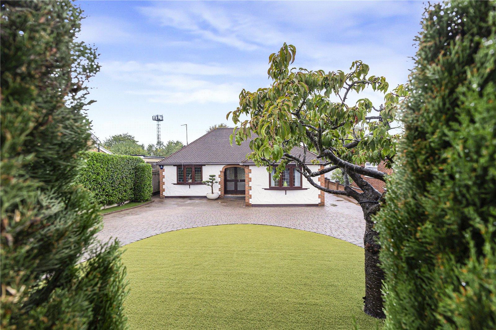 4 bedroom bungalow for sale in Rainham | Robinson Michael & Jackson