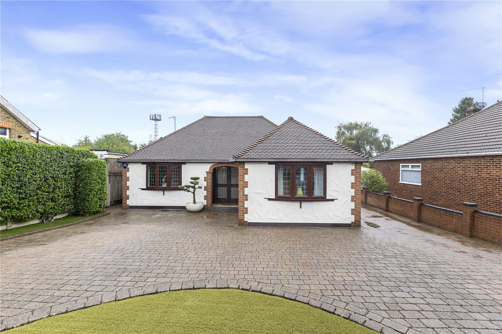 4 bedroom bungalow for sale in Rainham | Robinson Michael & Jackson
