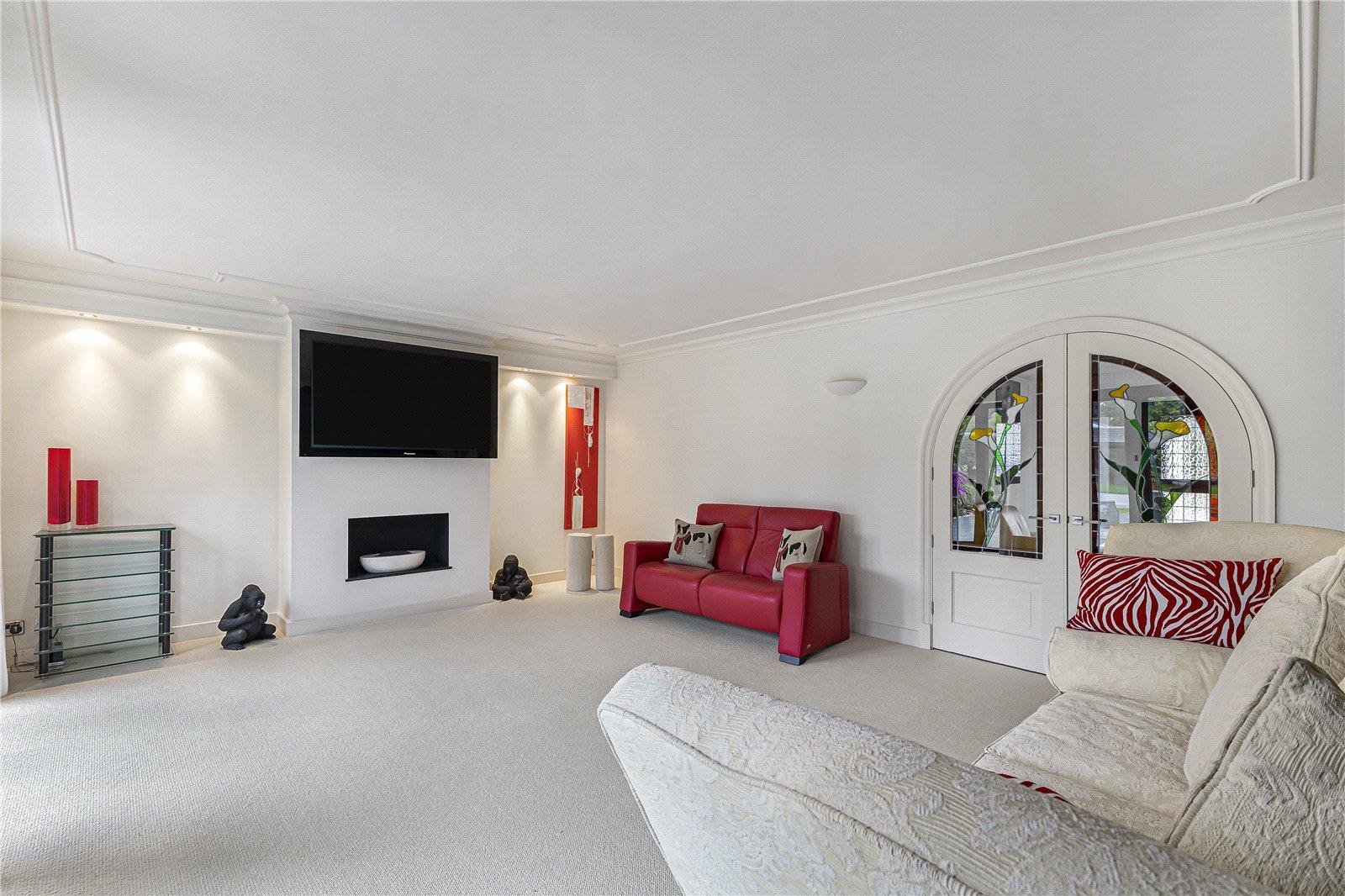 4 bedroom bungalow for sale in Rainham | Robinson Michael & Jackson