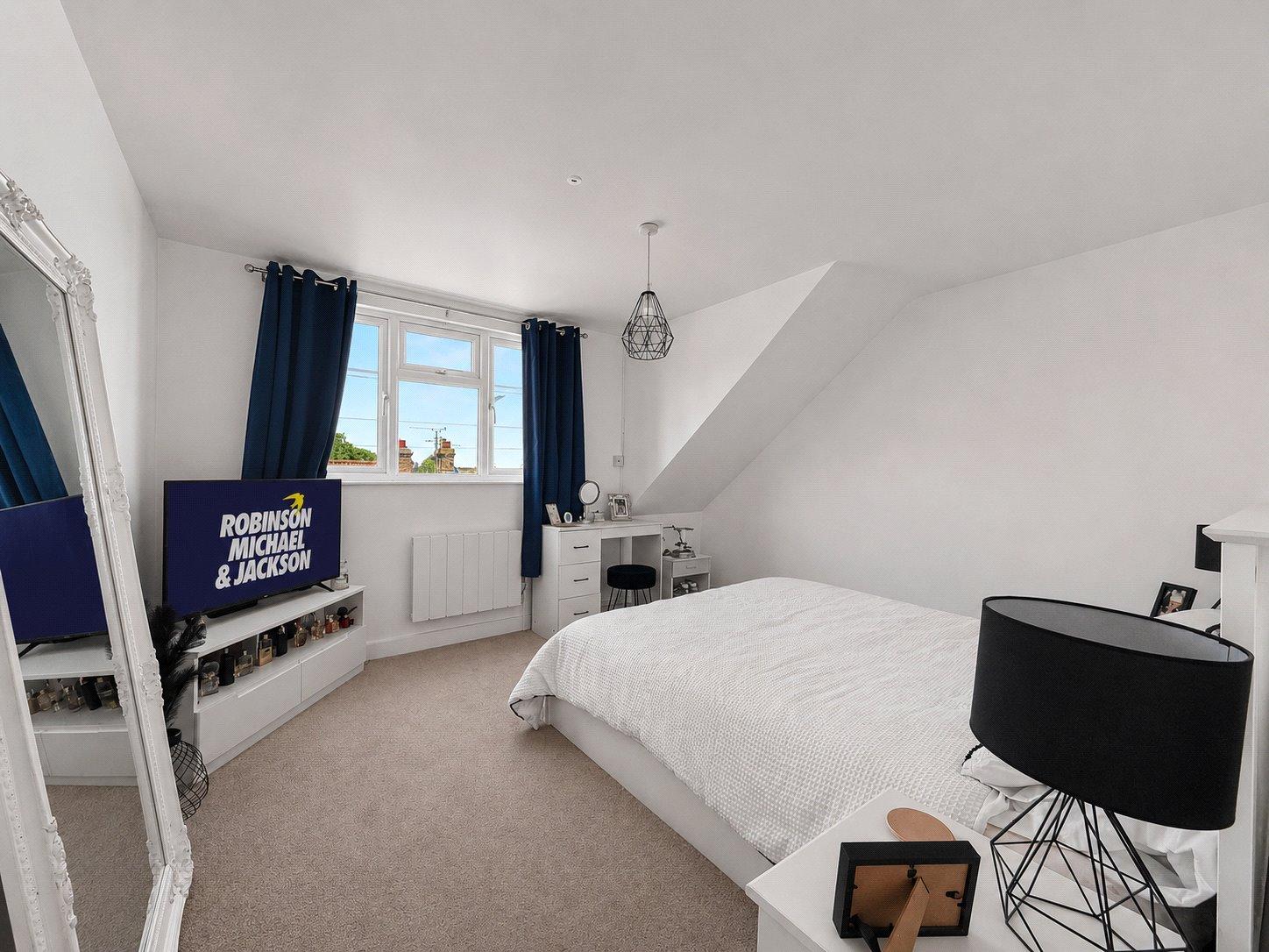 2 bedroom property for sale in Rainham | Robinson Michael & Jackson