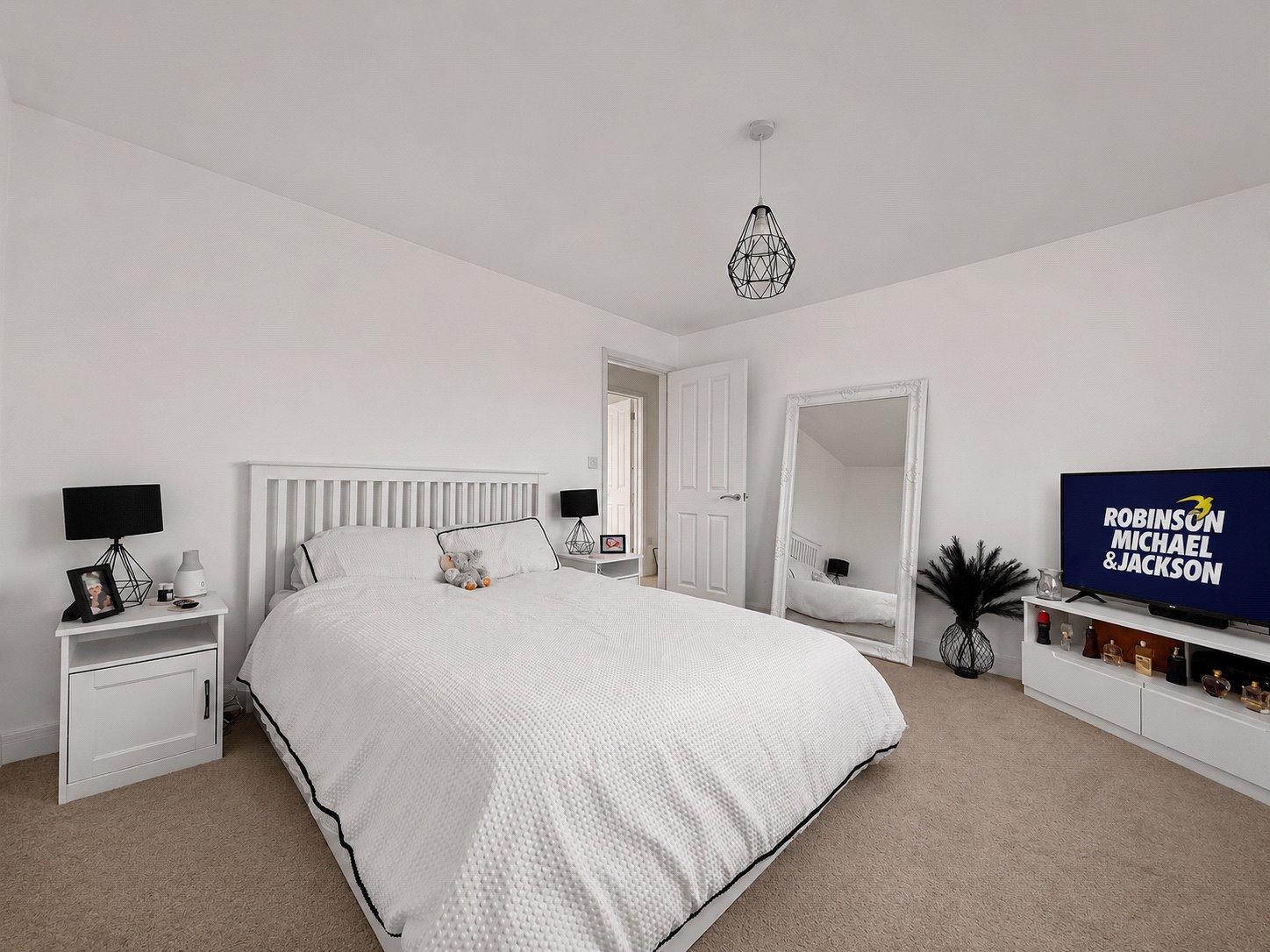2 bedroom property for sale in Rainham | Robinson Michael & Jackson