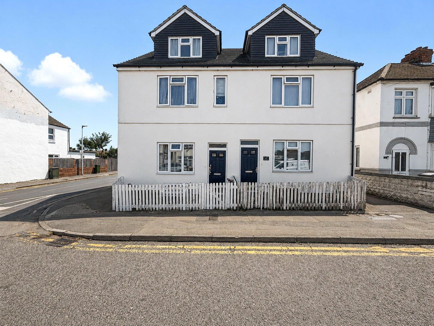 2 bedroom property for sale in Rainham | Robinson Michael & Jackson
