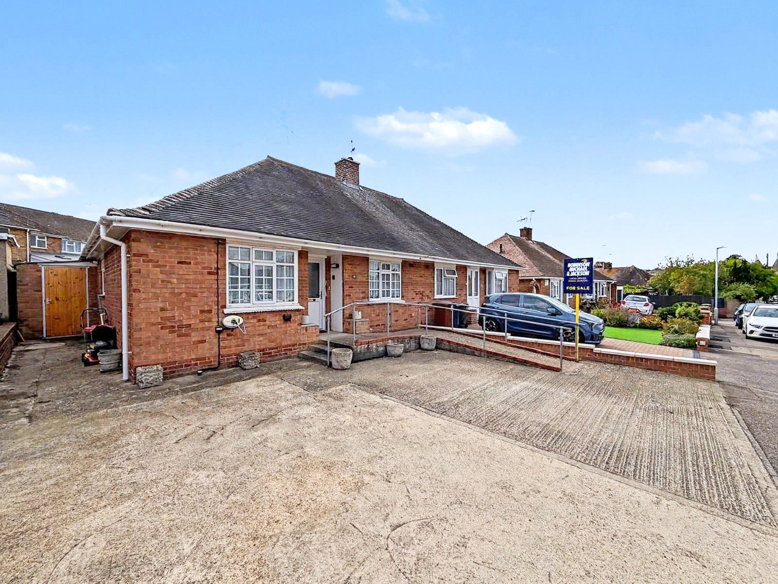 2 bedroom bungalow for sale in Rainham | Robinson Michael & Jackson