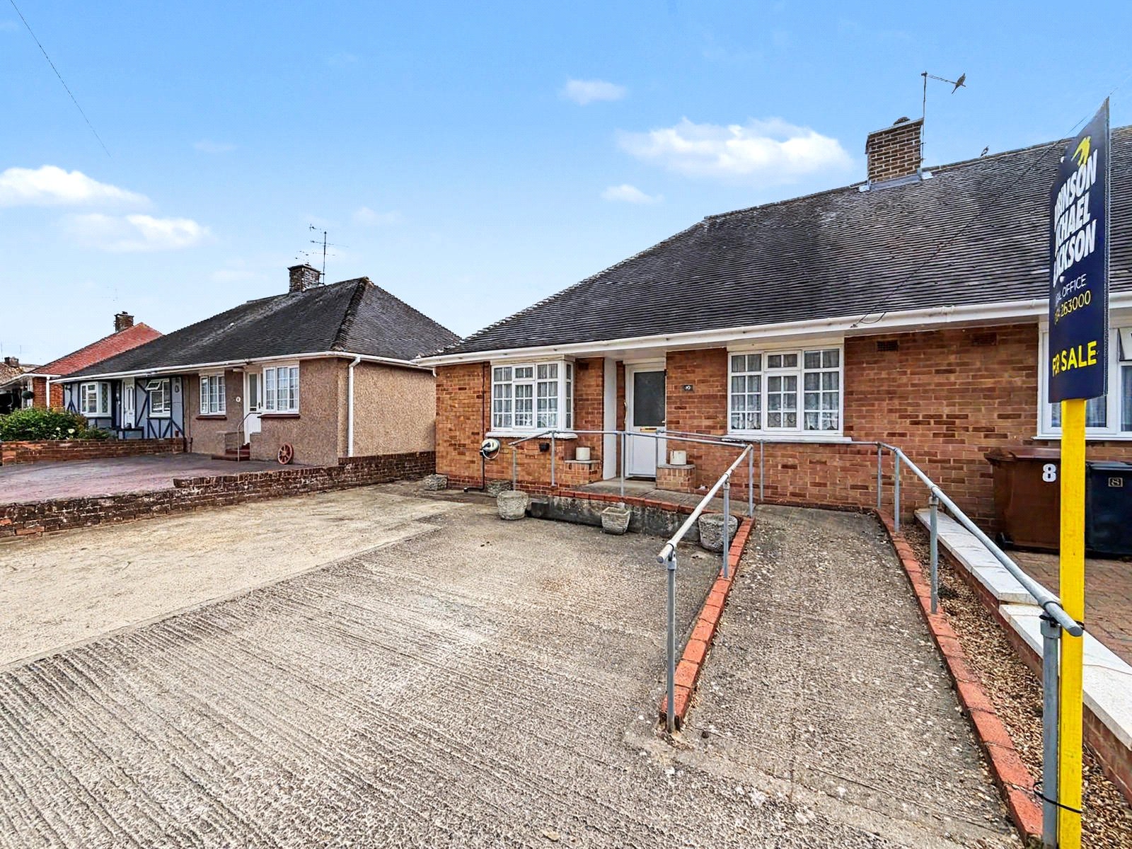2 bedroom bungalow for sale in Rainham | Robinson Michael & Jackson