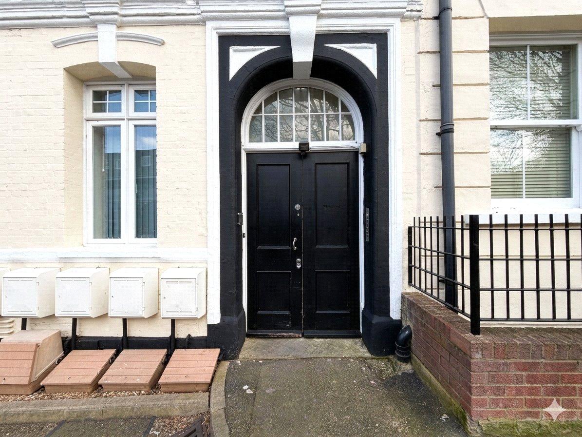 1 bedroom property for sale in Brompton | Robinson Michael & Jackson