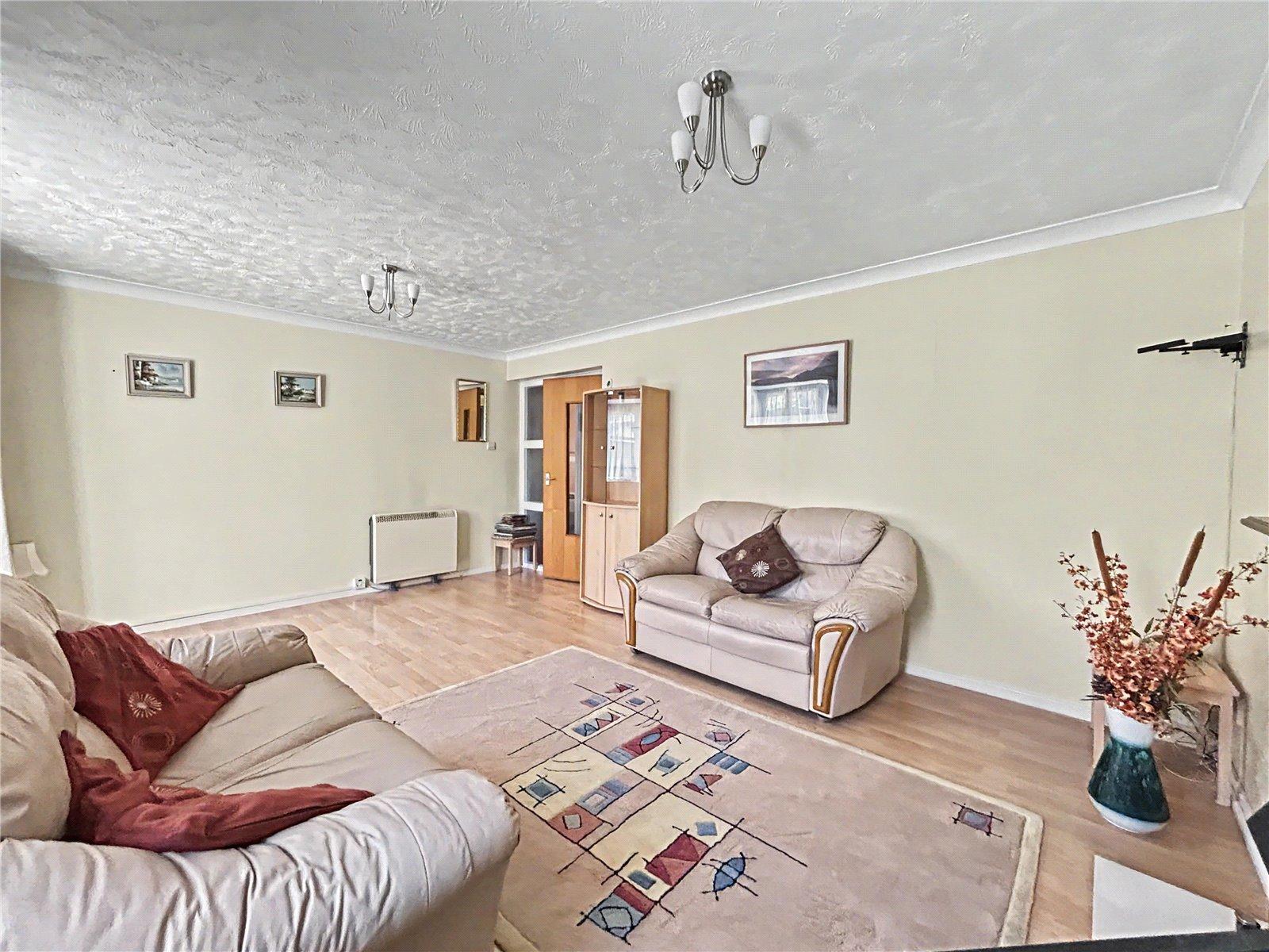 2 bedroom property for sale in Rainham | Robinson Michael & Jackson
