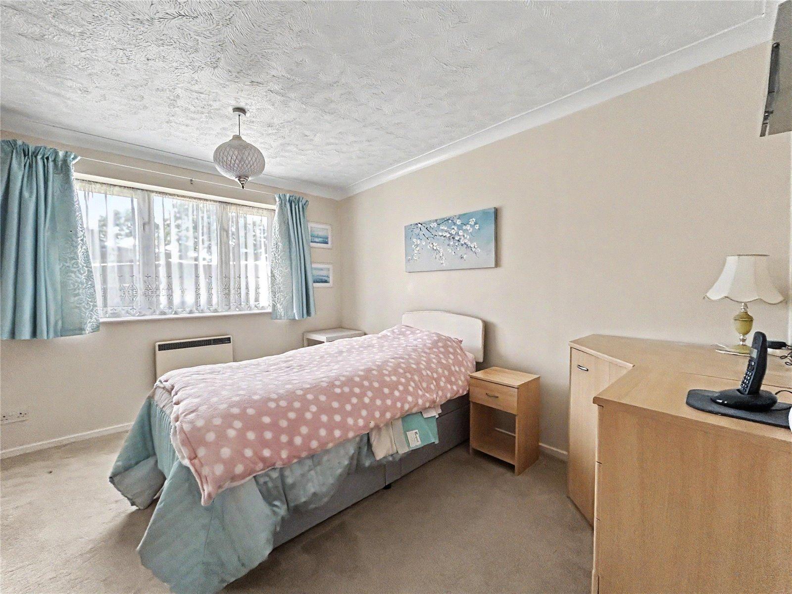 2 bedroom property for sale in Rainham | Robinson Michael & Jackson
