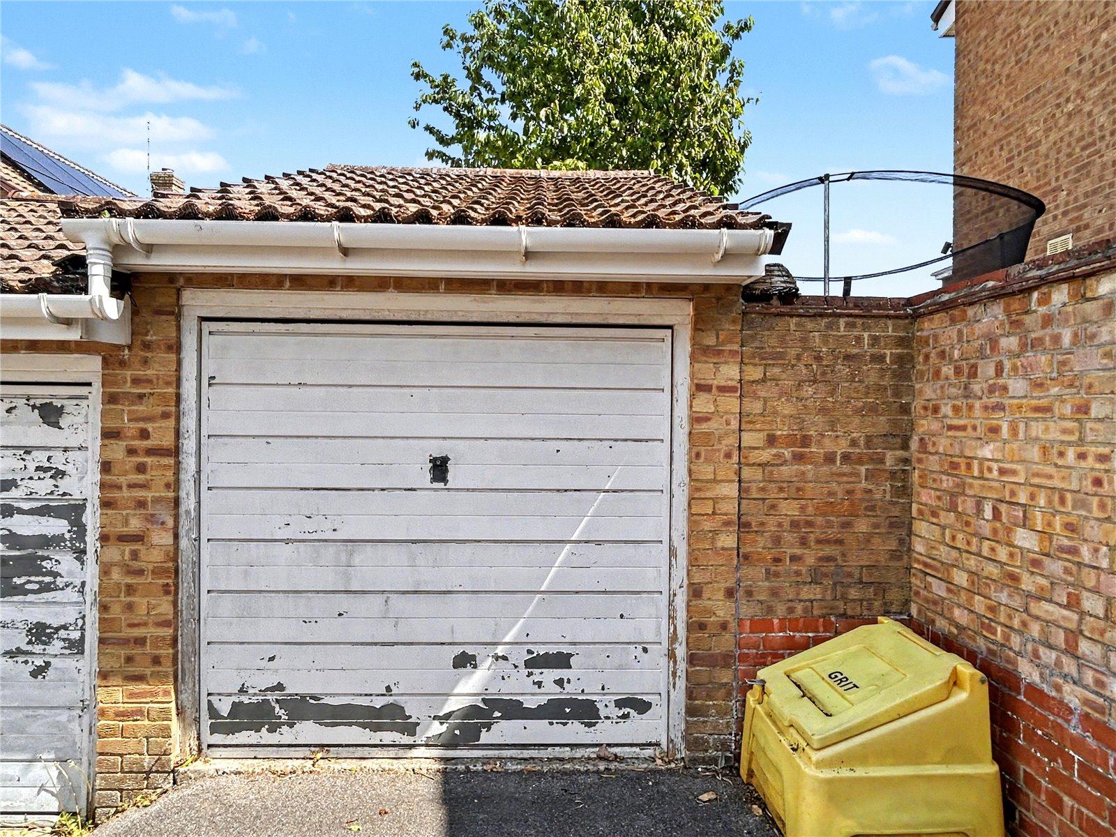 2 bedroom property for sale in Rainham | Robinson Michael & Jackson
