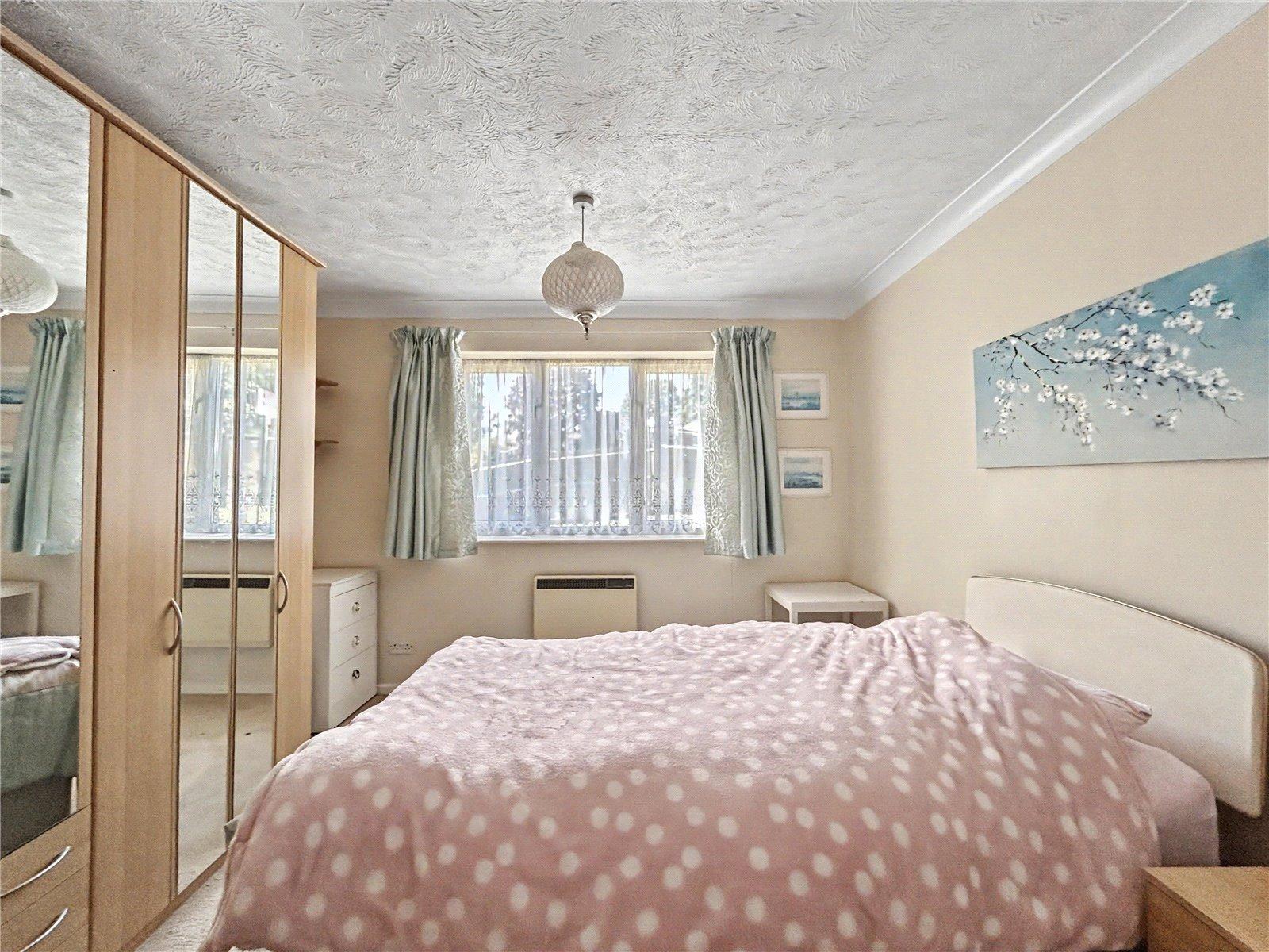 2 bedroom property for sale in Rainham | Robinson Michael & Jackson