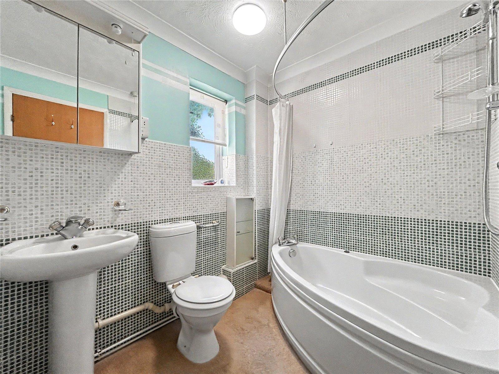 2 bedroom property for sale in Rainham | Robinson Michael & Jackson
