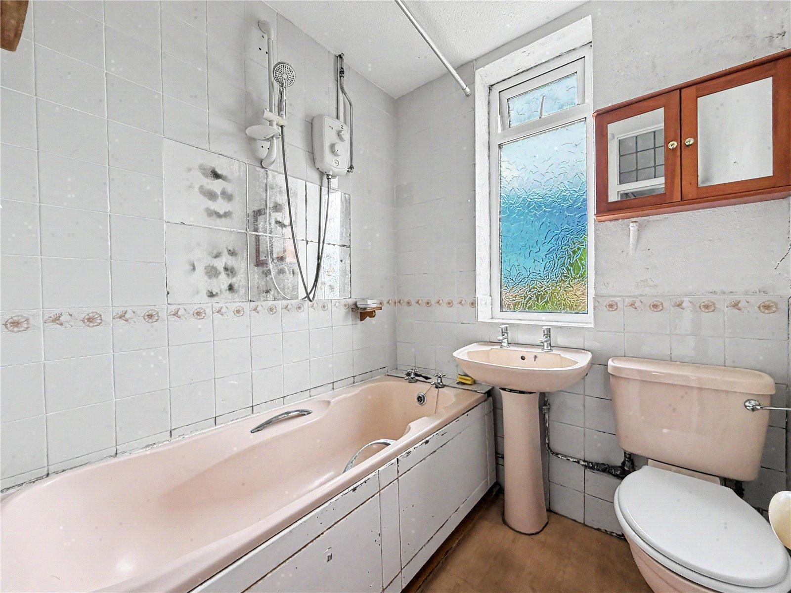 3 bedroom house for sale in Twydall | Robinson Michael & Jackson