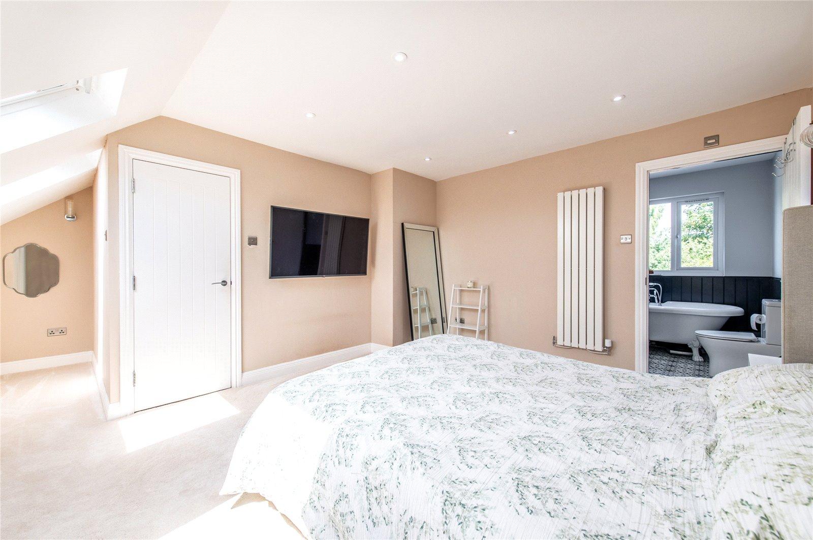 4 bedroom bungalow for sale in Rainham | Robinson Michael & Jackson