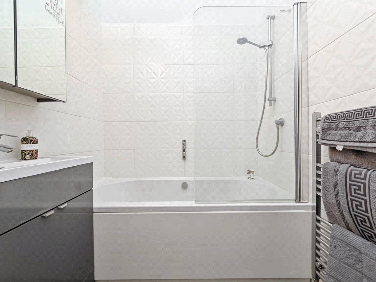 3 bedroom house for sale in Rainham | Robinson Michael & Jackson