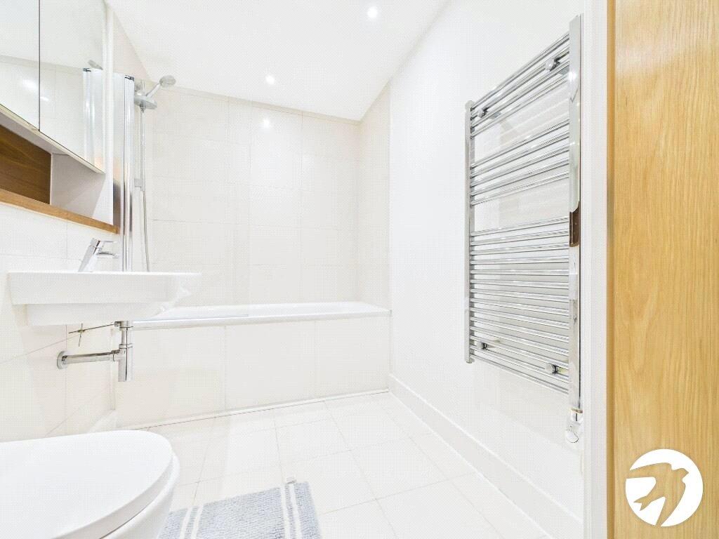 1 bedroom property to rent in Dock Head Road | Robinson Michael & Jackson