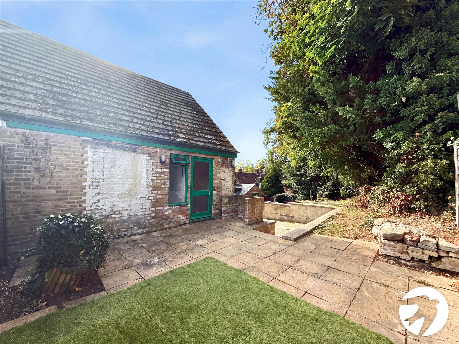 3 bedroom house to rent in Vicarage Road | Robinson Michael & Jackson