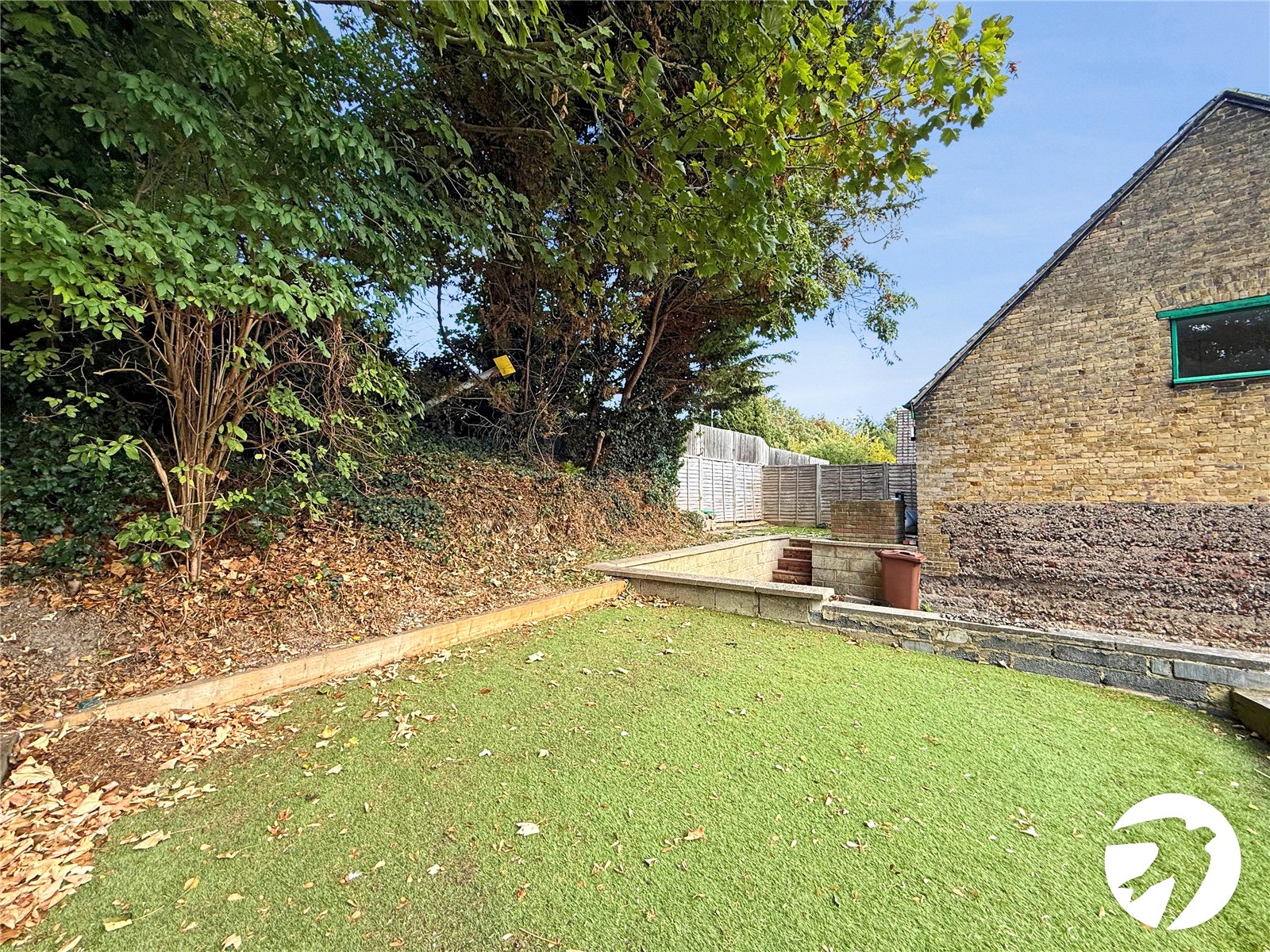 3 bedroom house to rent in Vicarage Road | Robinson Michael & Jackson