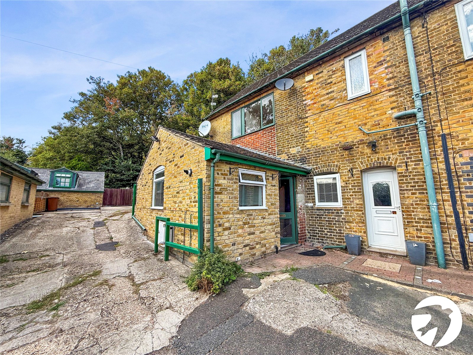 3 bedroom house to rent in Vicarage Road | Robinson Michael & Jackson