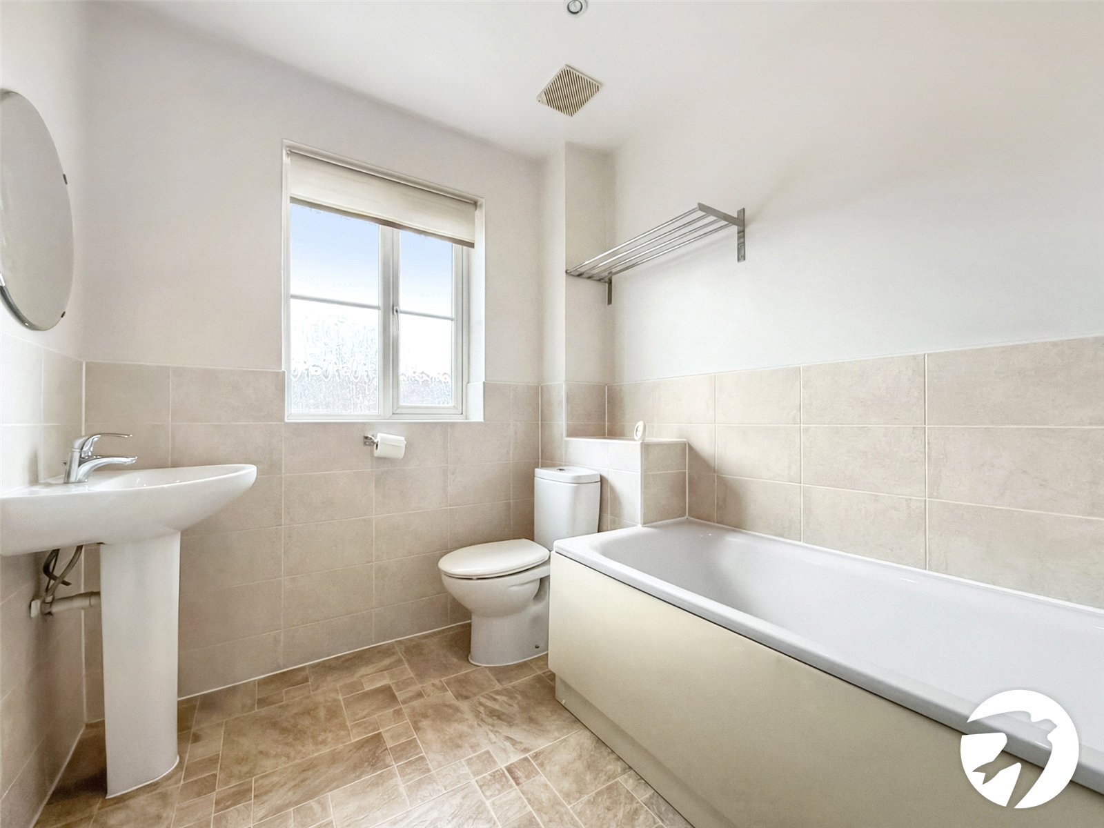 3 bedroom house to rent in Wainscott | Robinson Michael & Jackson