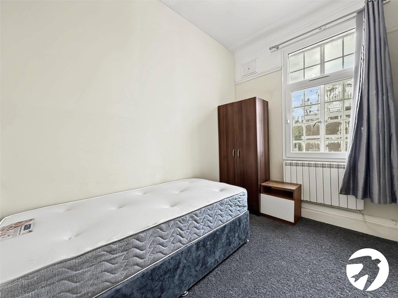 2 bedroom property to rent in Gillingham | Robinson Michael & Jackson