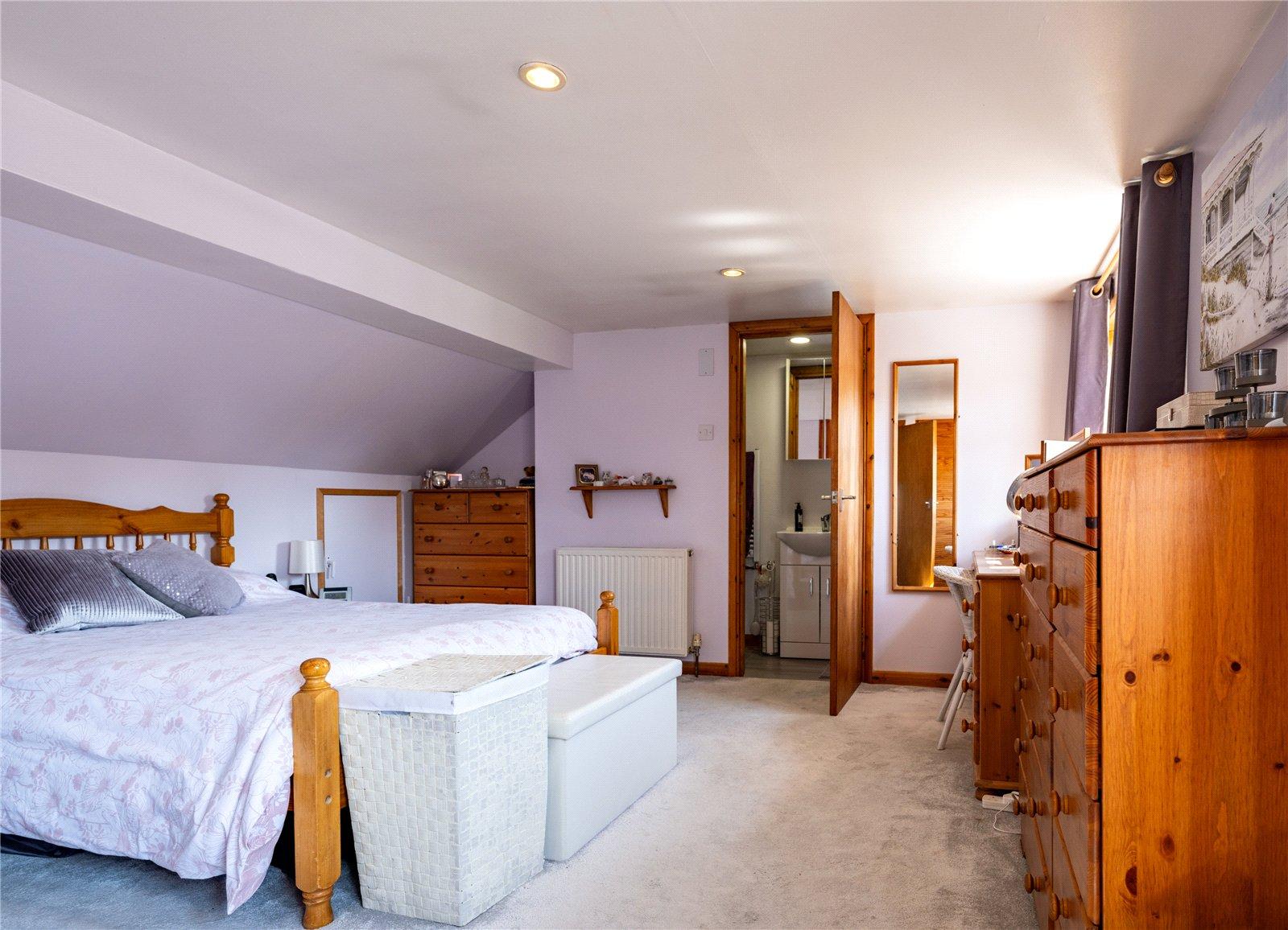 4 bedroom house for sale in Newington | Robinson Michael & Jackson