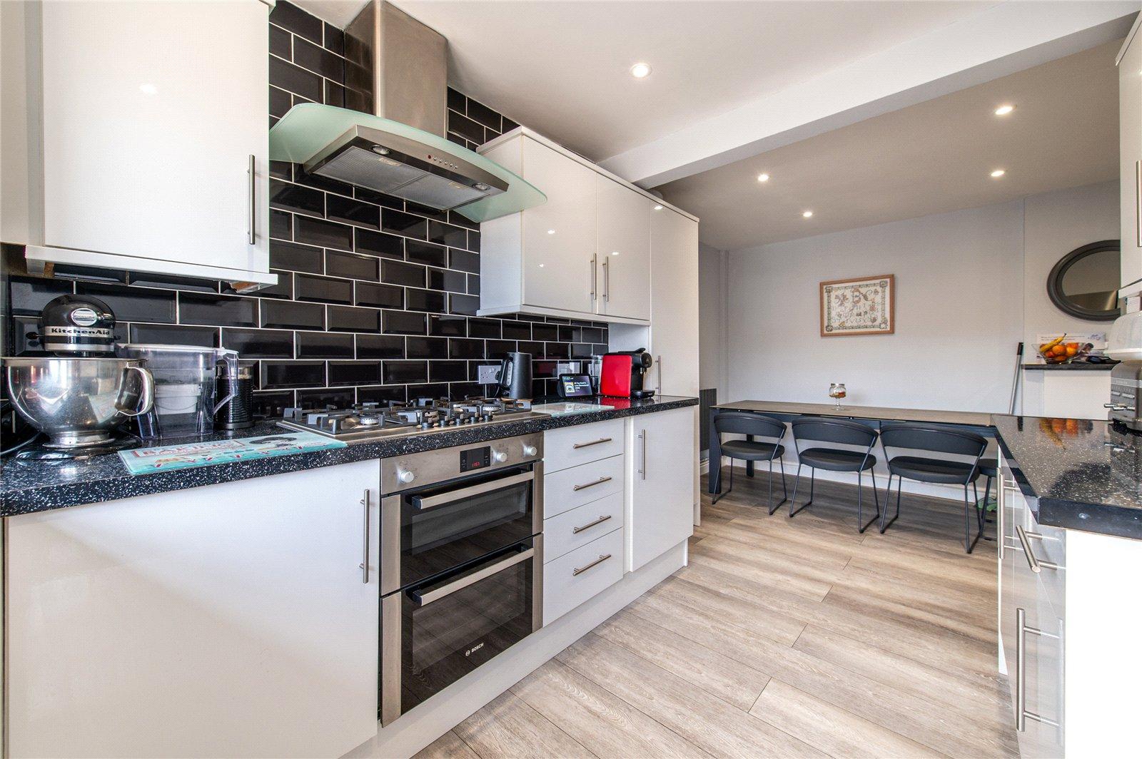 2 bedroom bungalow for sale in Sittingbourne | Robinson Michael & Jackson