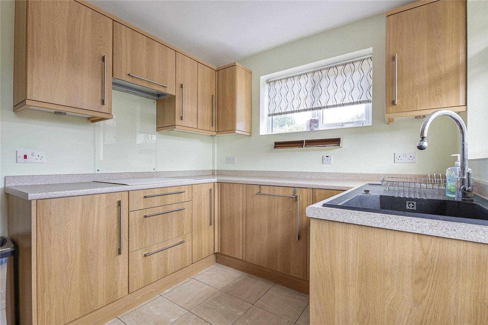 2 bedroom bungalow for sale in Cuxton | Robinson Michael & Jackson