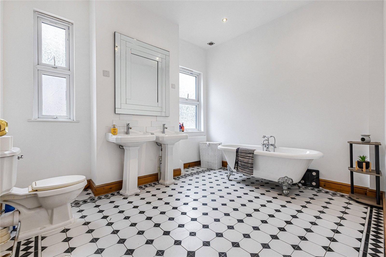6 bedroom property for sale in Strood | Robinson Michael & Jackson