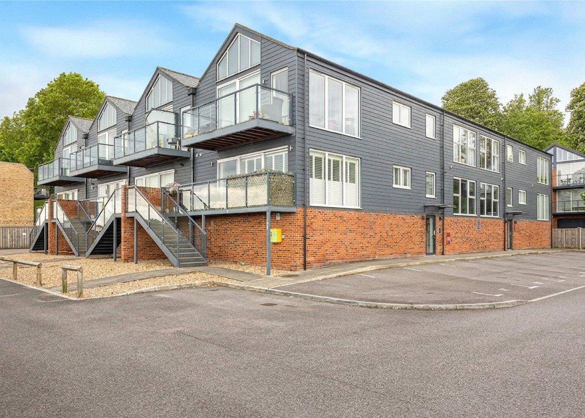2 bedroom property for sale in Upnor Road | Robinson Michael & Jackson
