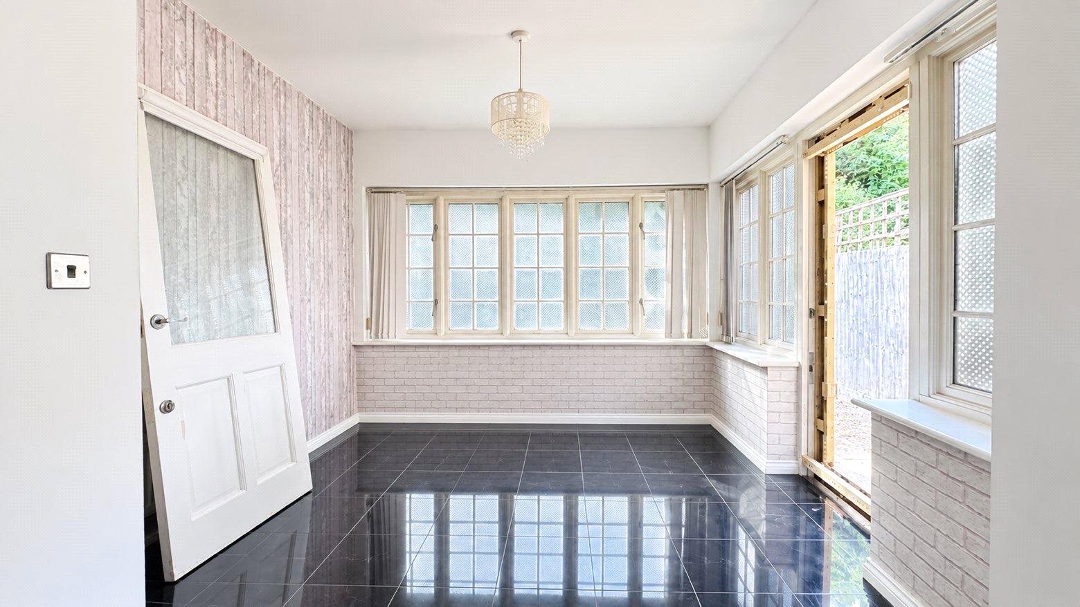 3 bedroom house for sale in Hextable | Robinson Jackson