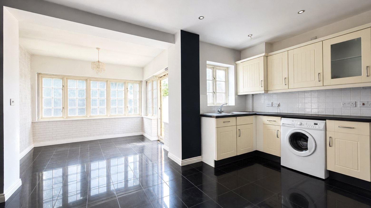 3 bedroom house for sale in Hextable | Robinson Jackson