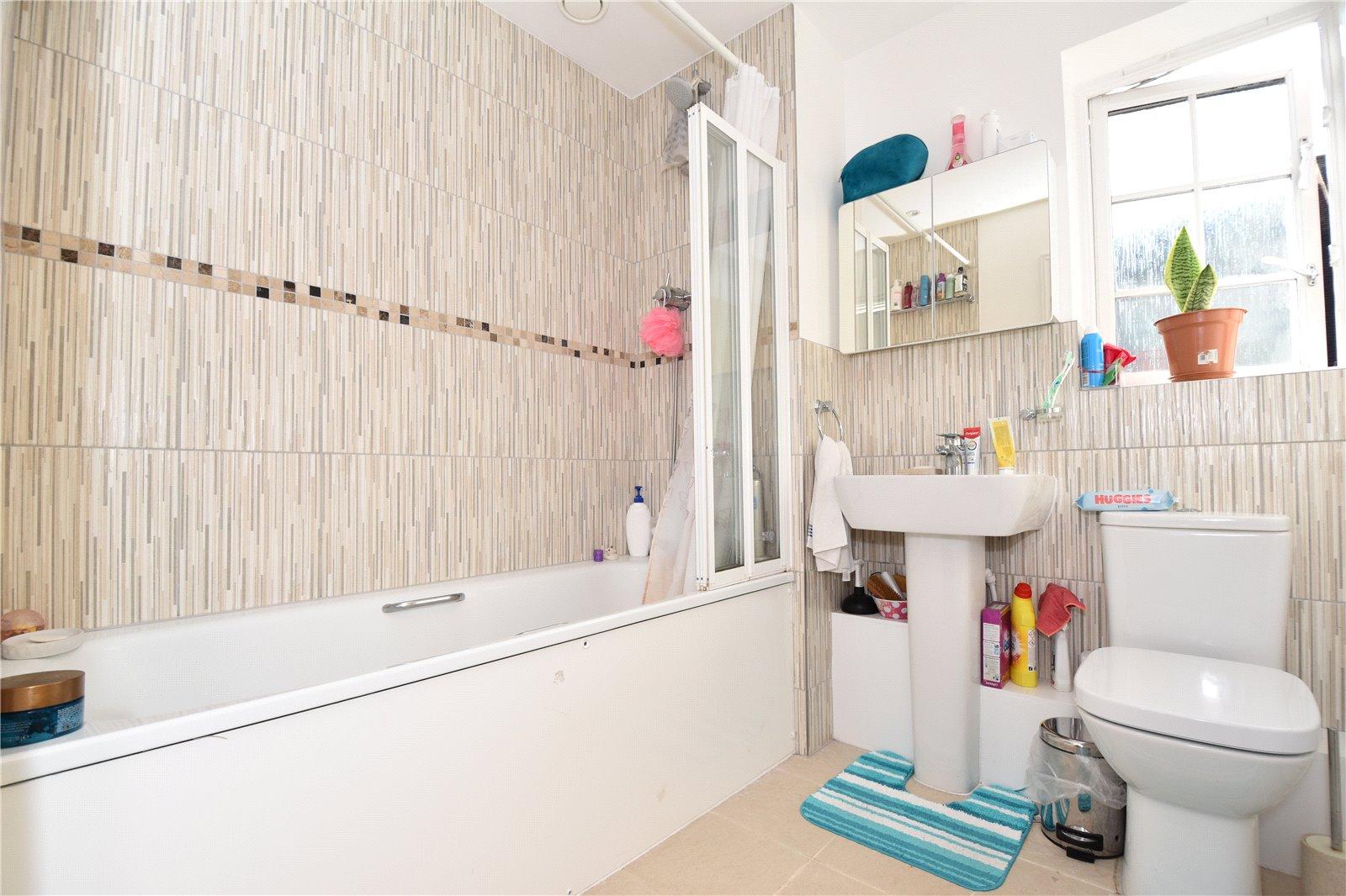 2 bedroom property for sale in Hextable | Robinson Jackson